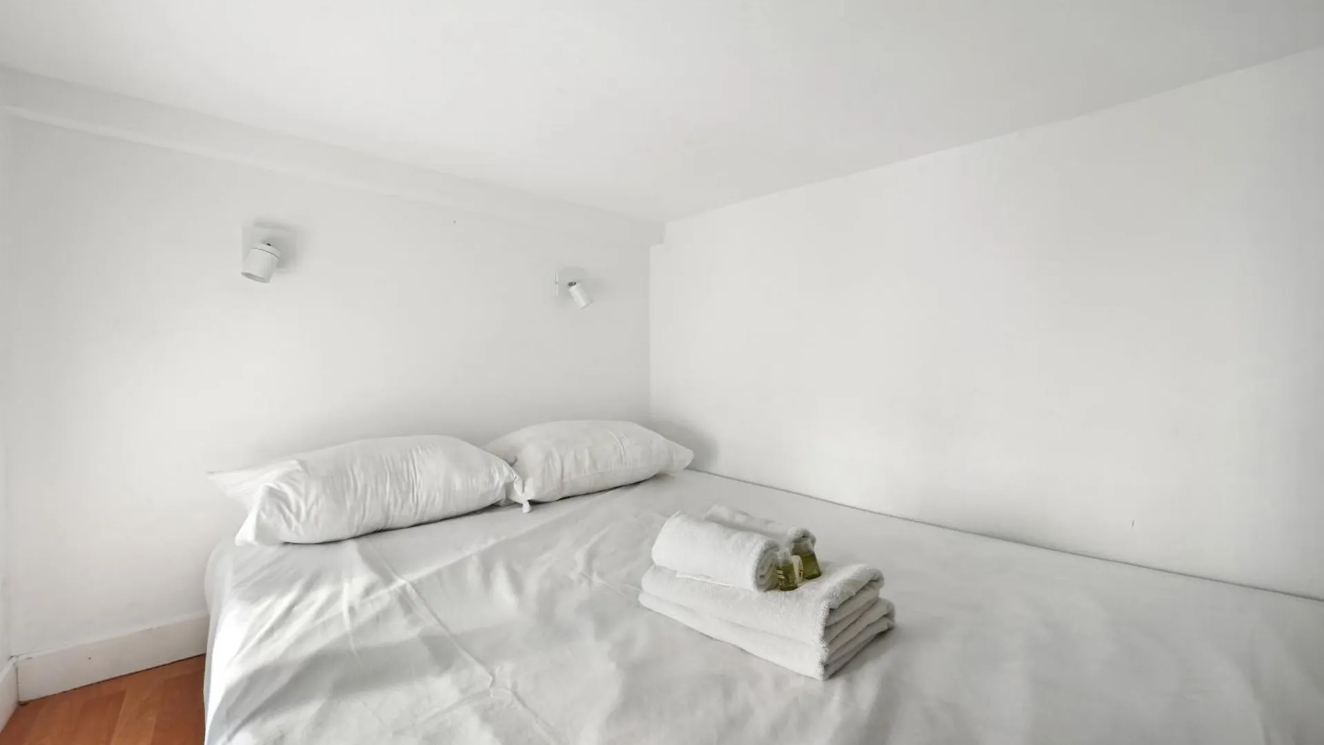 Denisa - Welkeys Apartment Paris